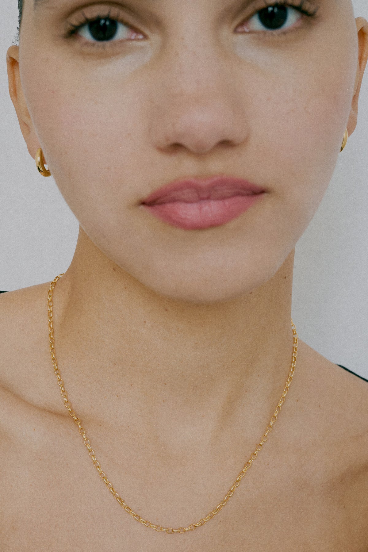 Bare link chain necklace