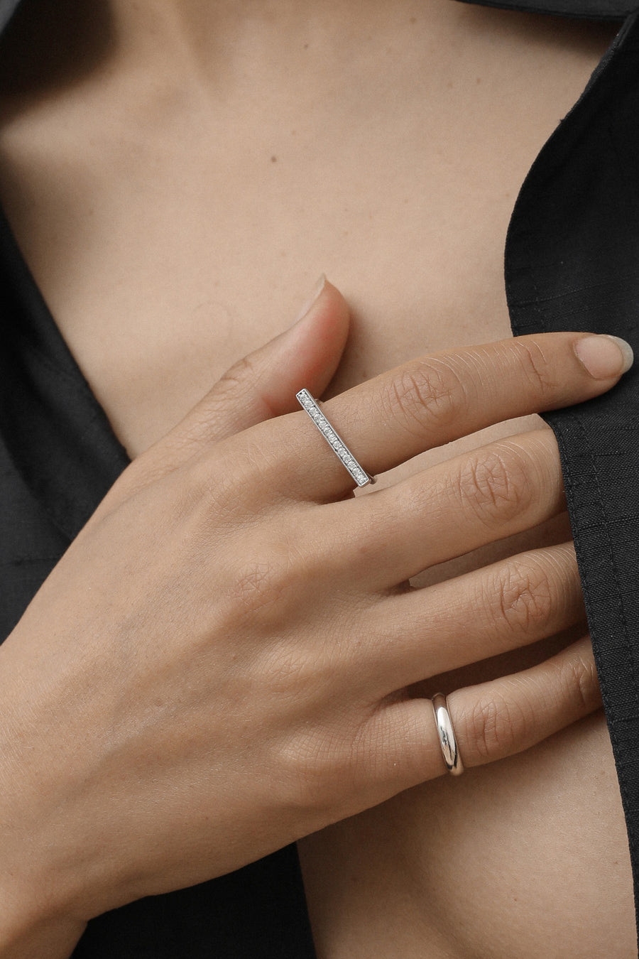 Bar motif ring